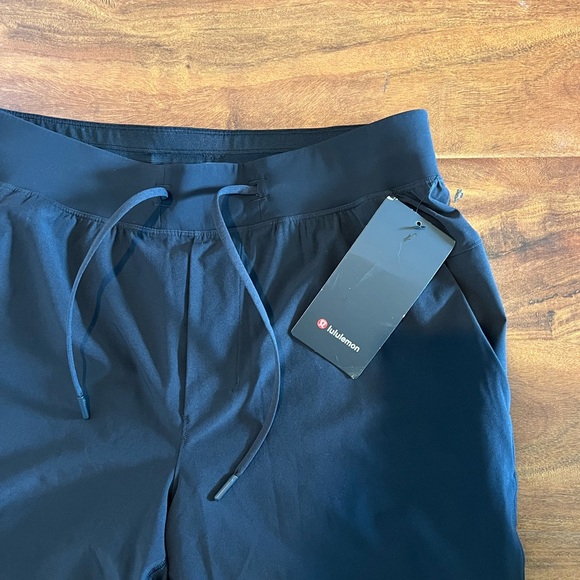 Lulu Lemon T.H.E. Short Shorts Black - Picture 3 of 5